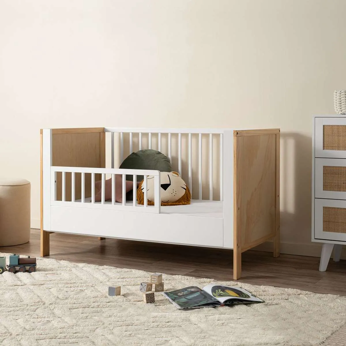 Aspiring White/Natural 3-in-1 Cot White Conversion Bundle Mocka