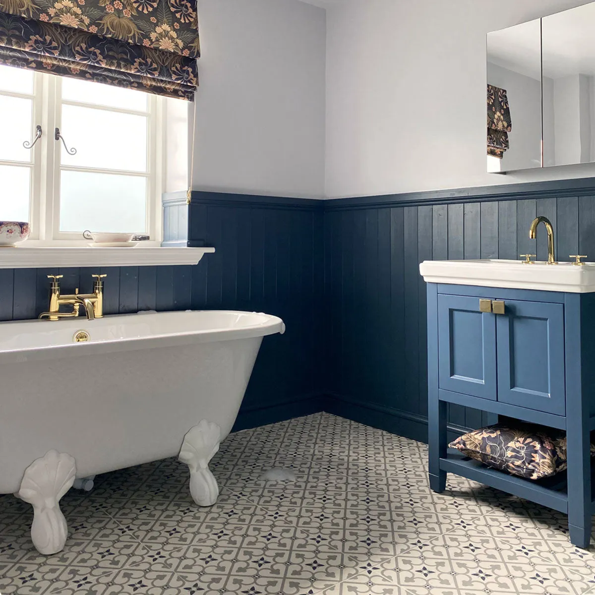 Burlington Riviera 2-Door Floorstanding Vanity Unit with Square Basin
