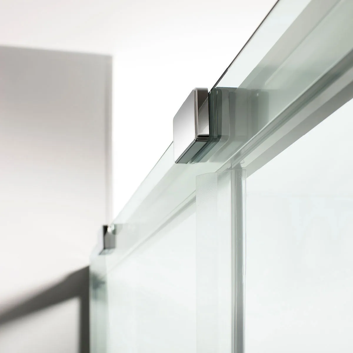 Crosswater DESIGN 8 Single Sliding Shower Door With Soft Close & Optional Side Panel - Silver
