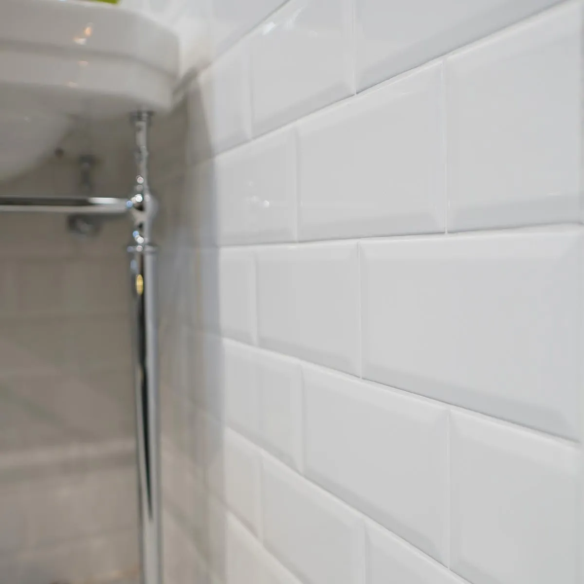 Deluxe Metro Bevelled Edge Wall Tile Gloss 10x20cm