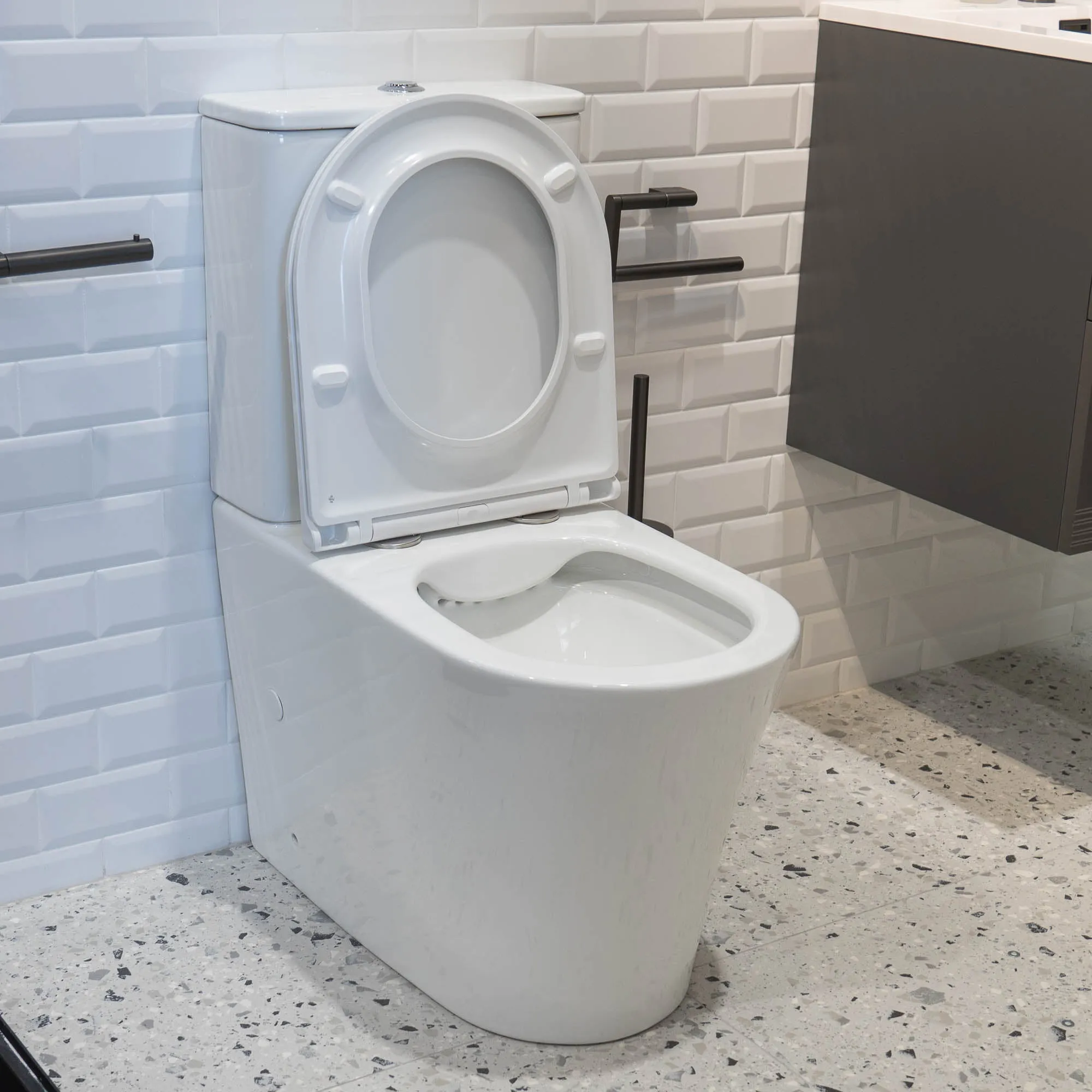 Granlusso Enzo Close Coupled Back To Wall Toilet with Slim Soft Close Quick Release Seat