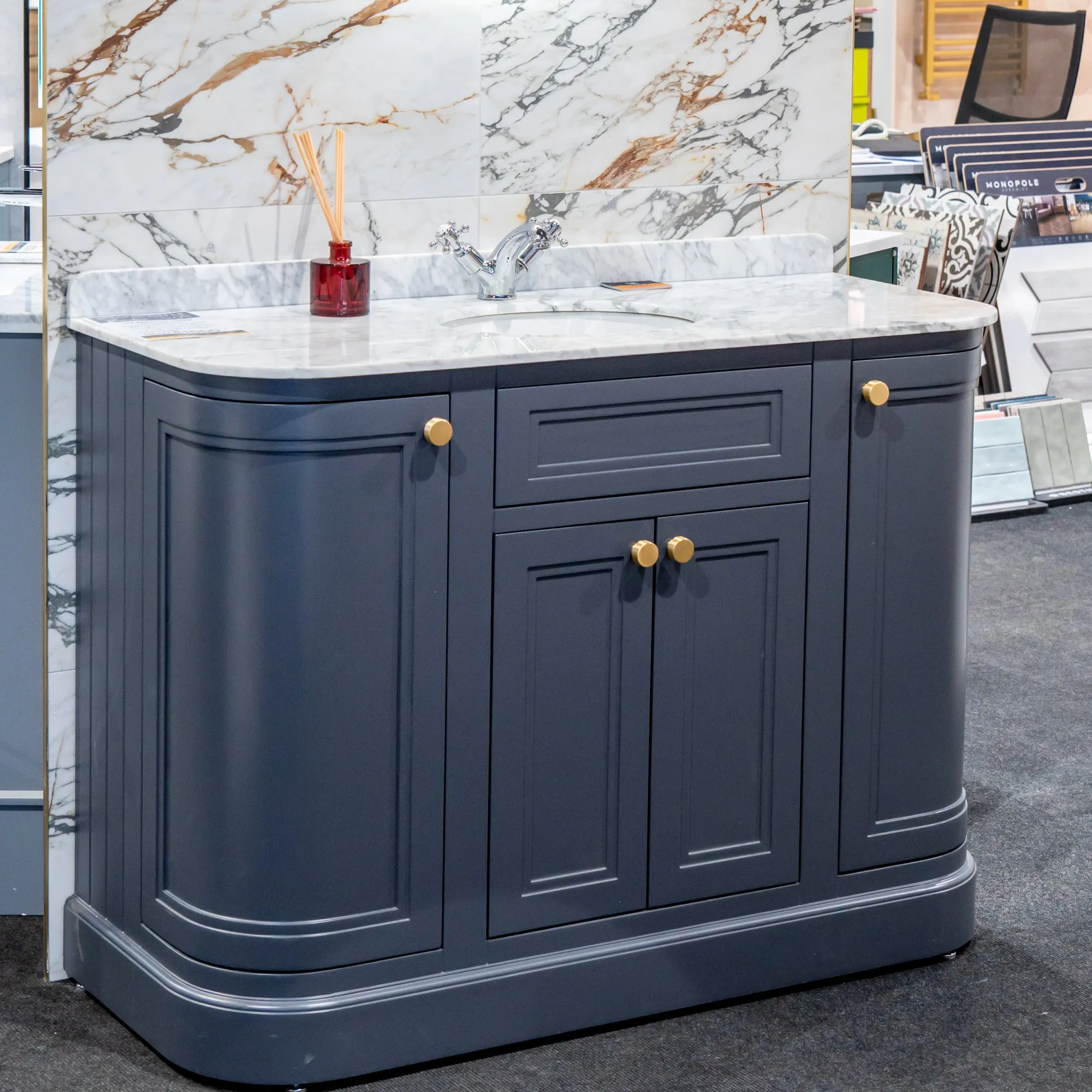 Granlusso Hampton 1200 Floorstanding Curved Vanity Unit With Real Marble Worktop and Basin
