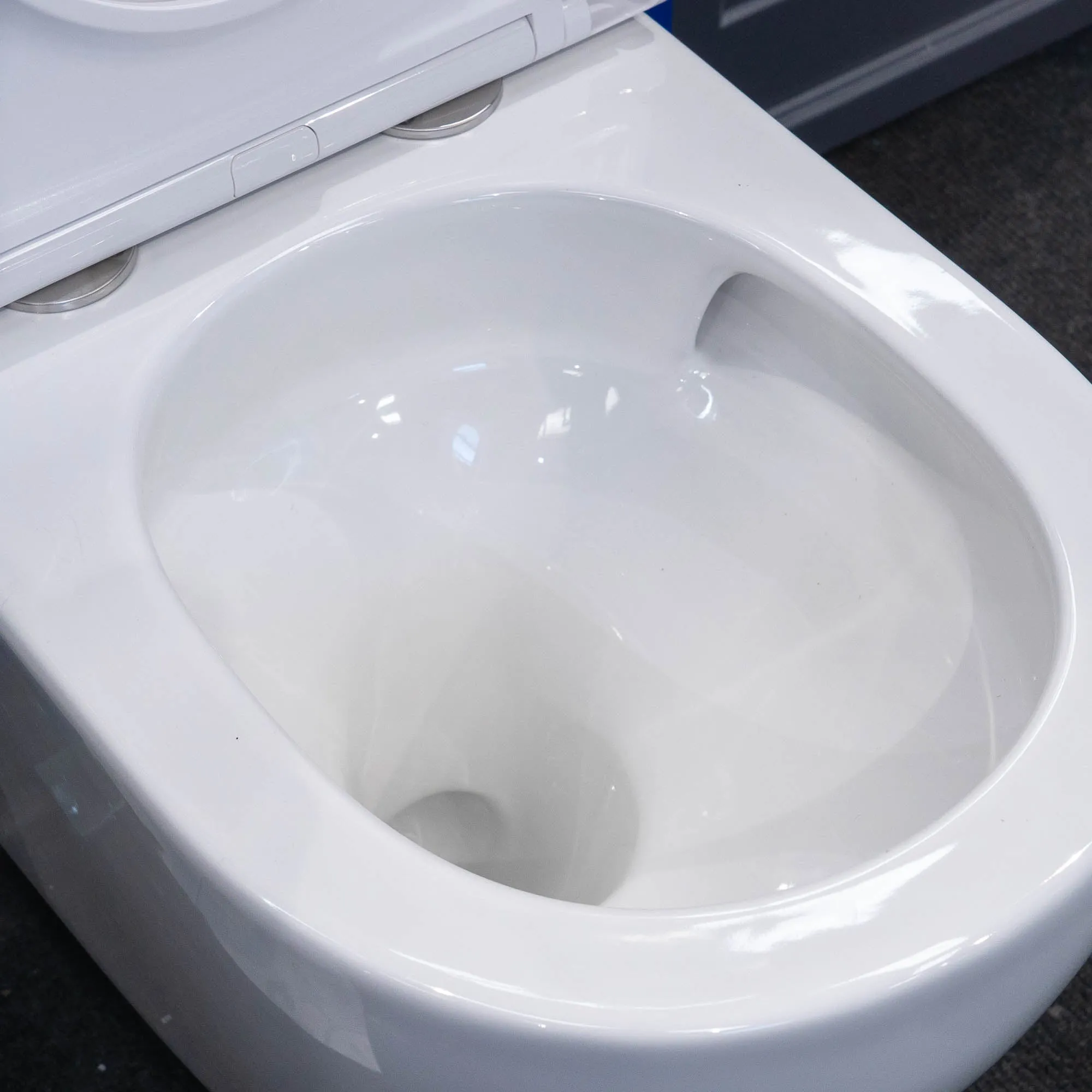 Granlusso Sorrento Rimless Tornado Flush Wall Hung WC Pan with Soft Close Quick Release Seat