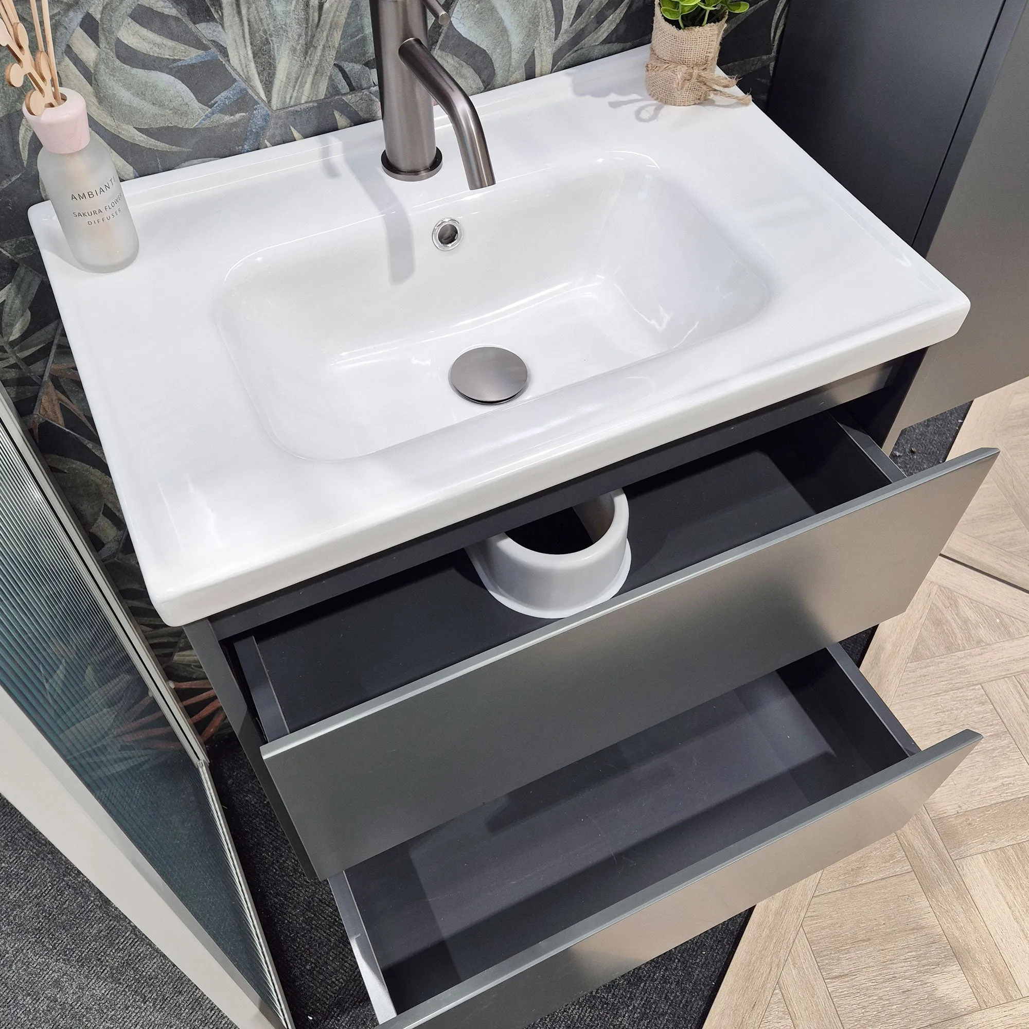 Granlusso Sorrento Short Projection Wall Mounted Vanity Unit with Basin