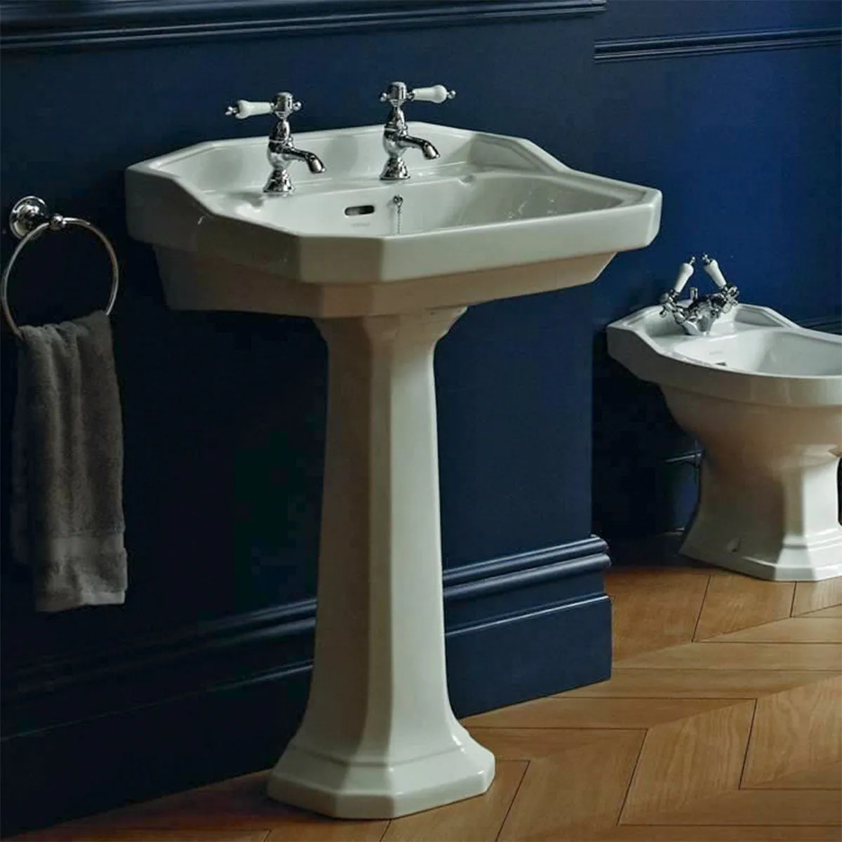 Heritage Granley 610 Rectangular Basin With Standard Pedestal