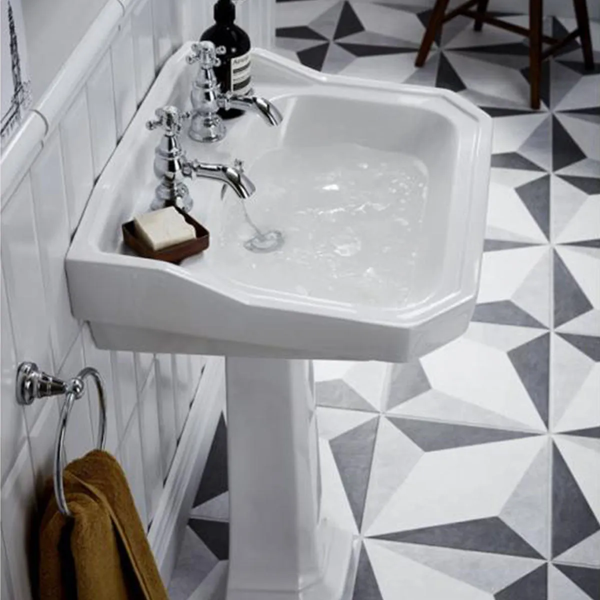 Heritage Granley 610 Rectangular Basin With Standard Pedestal