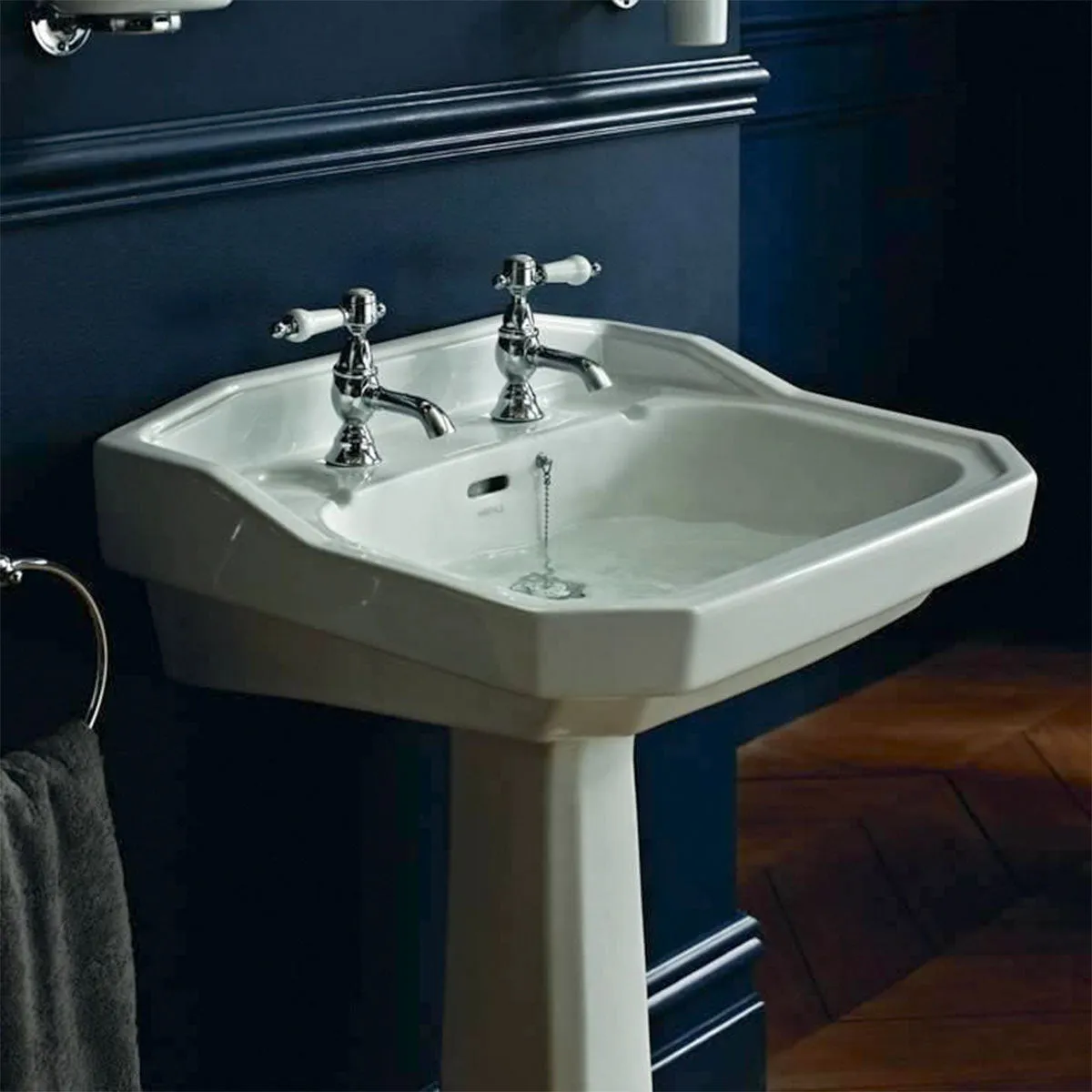 Heritage Granley 610 Rectangular Basin With Standard Pedestal