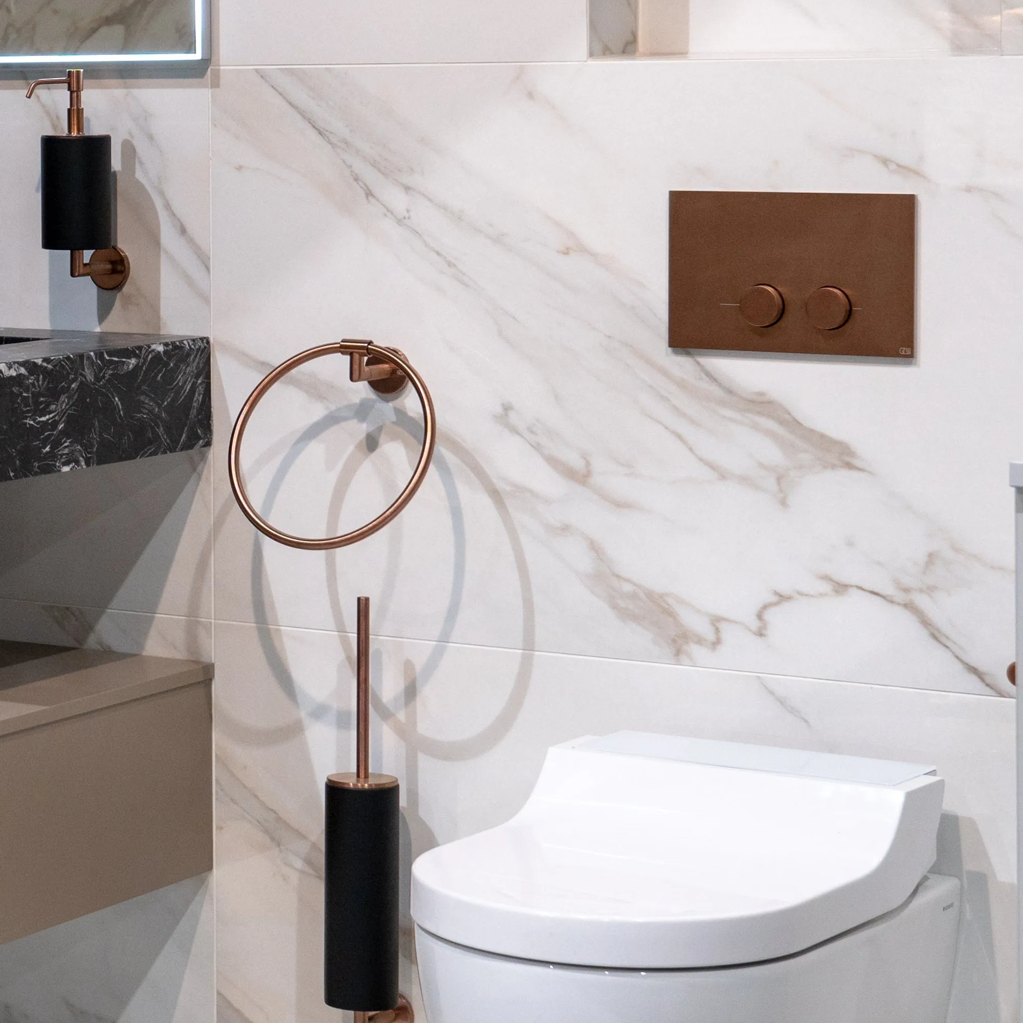 JOB LOT - Deluxe Calacatta Oro Marble Effect Porcelain Tile 80x80cm Gloss - 12.8m2