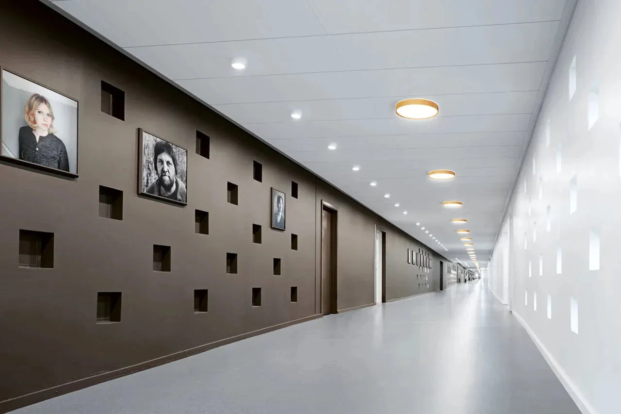 Louis Poulsen Lp Slim Round Semi Recessed Ceiling Lamp 1089 Lumens ø25 Cm, Dark Aluminium