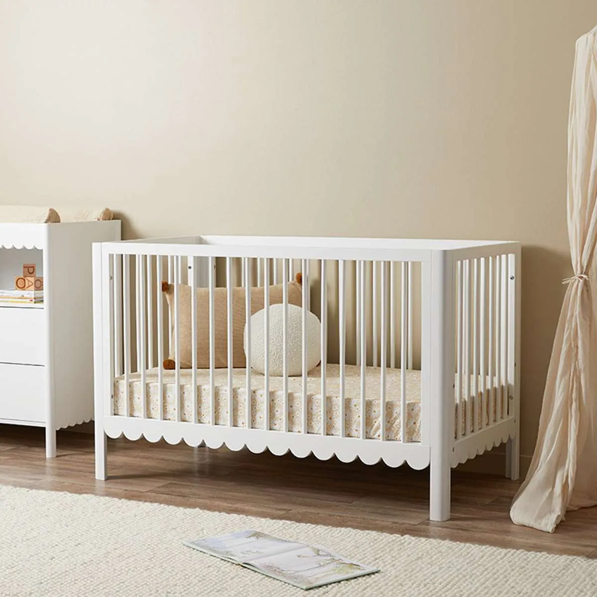 Maisie Scalloped Cot - White Mocka