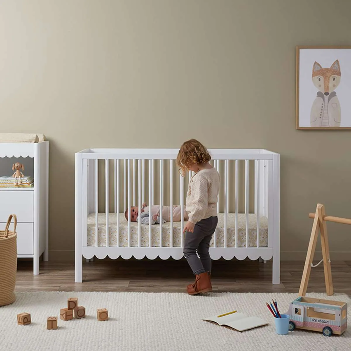 Maisie Scalloped Cot - White Mocka
