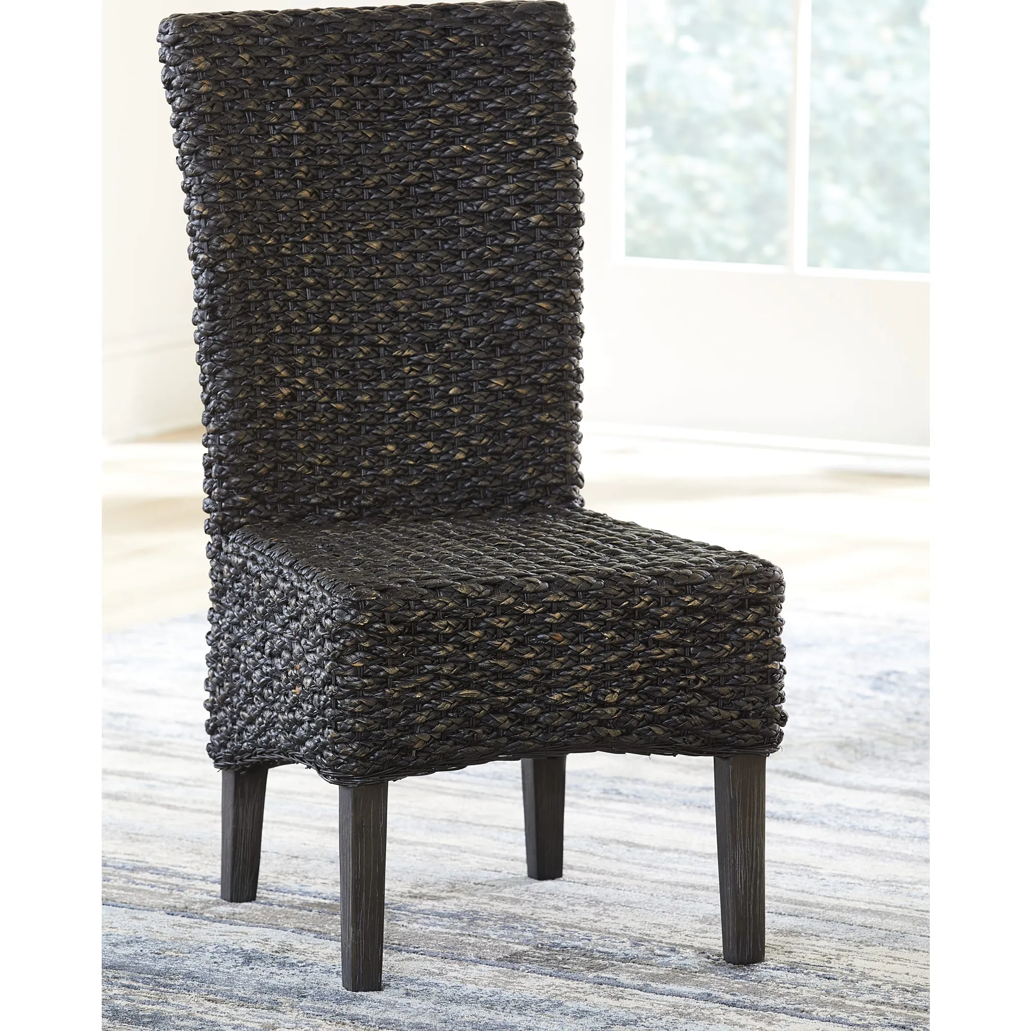 Meadow Chair Water Hyacinth in Graphite Modus