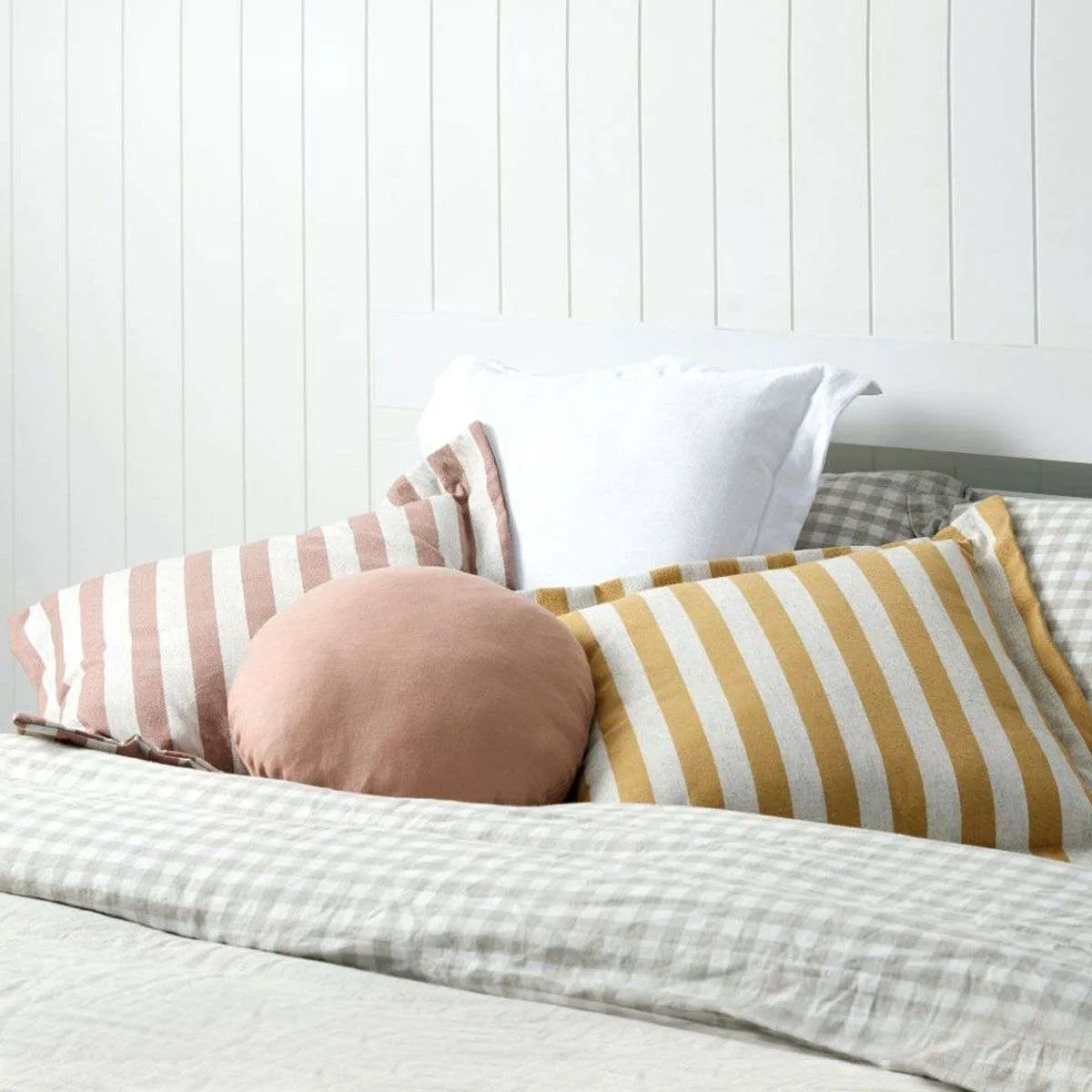 Mocka Linen Round Cushion - Coral Sand Mocka