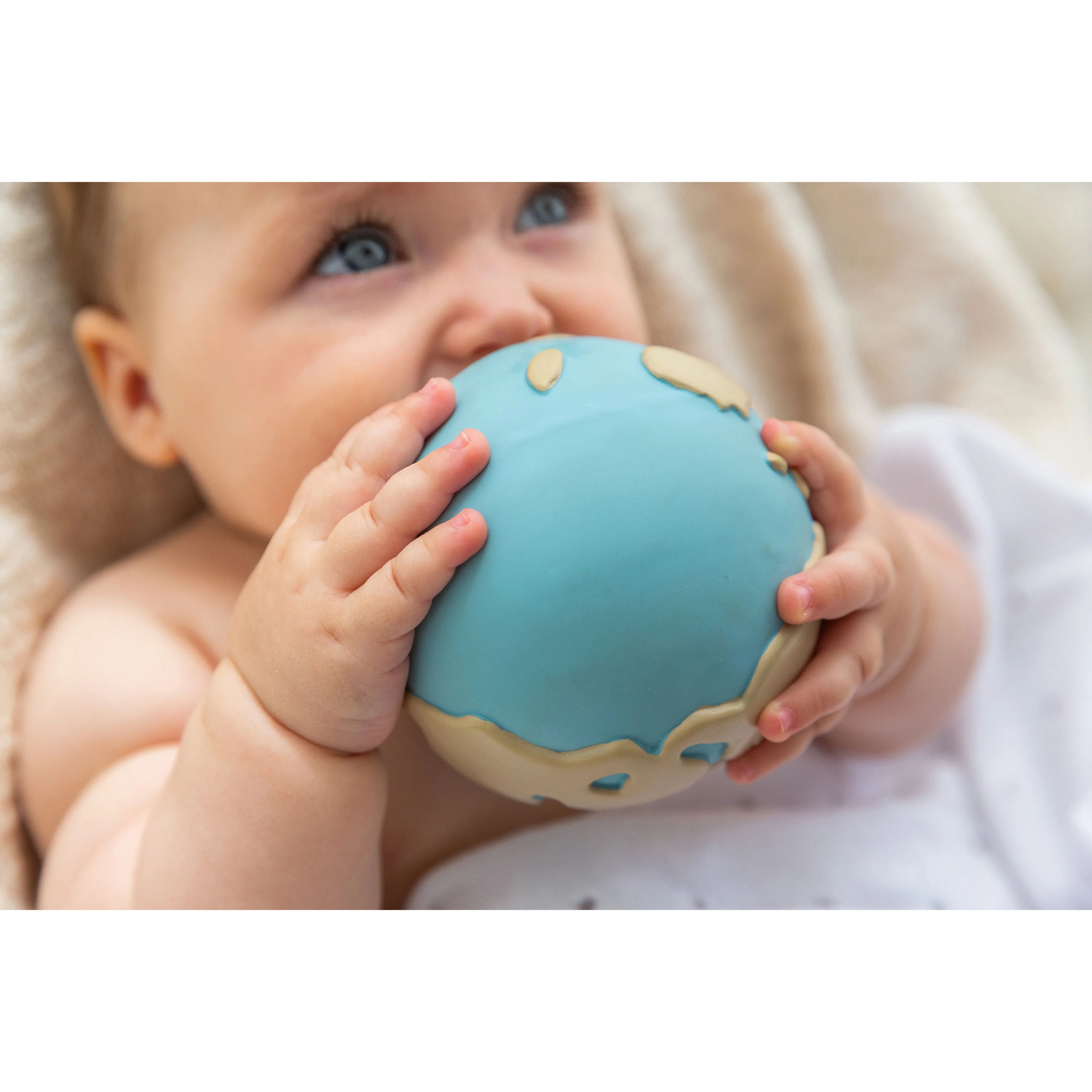 Oli & Carol Earthy The World Ball Teether