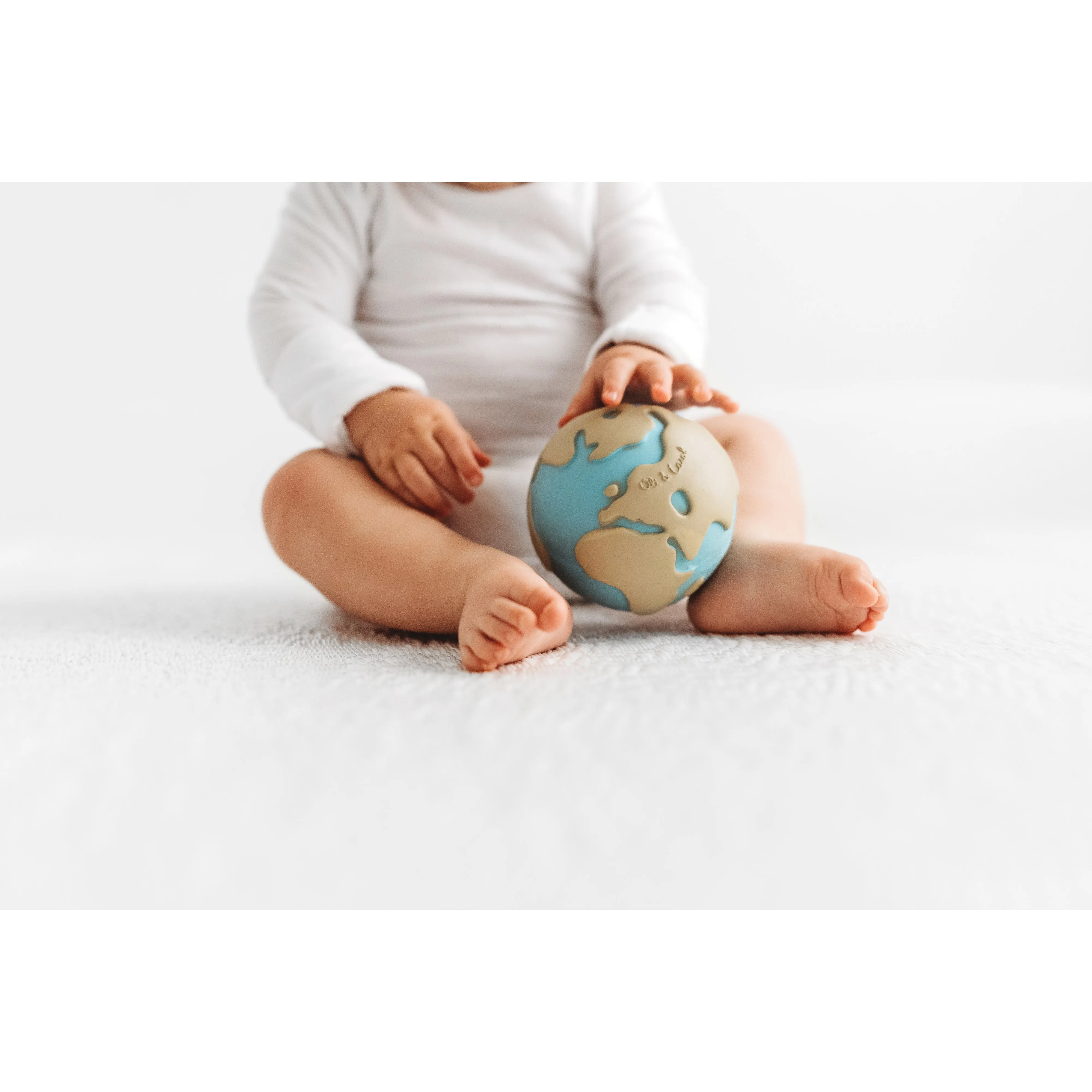Oli & Carol Earthy The World Ball Teether