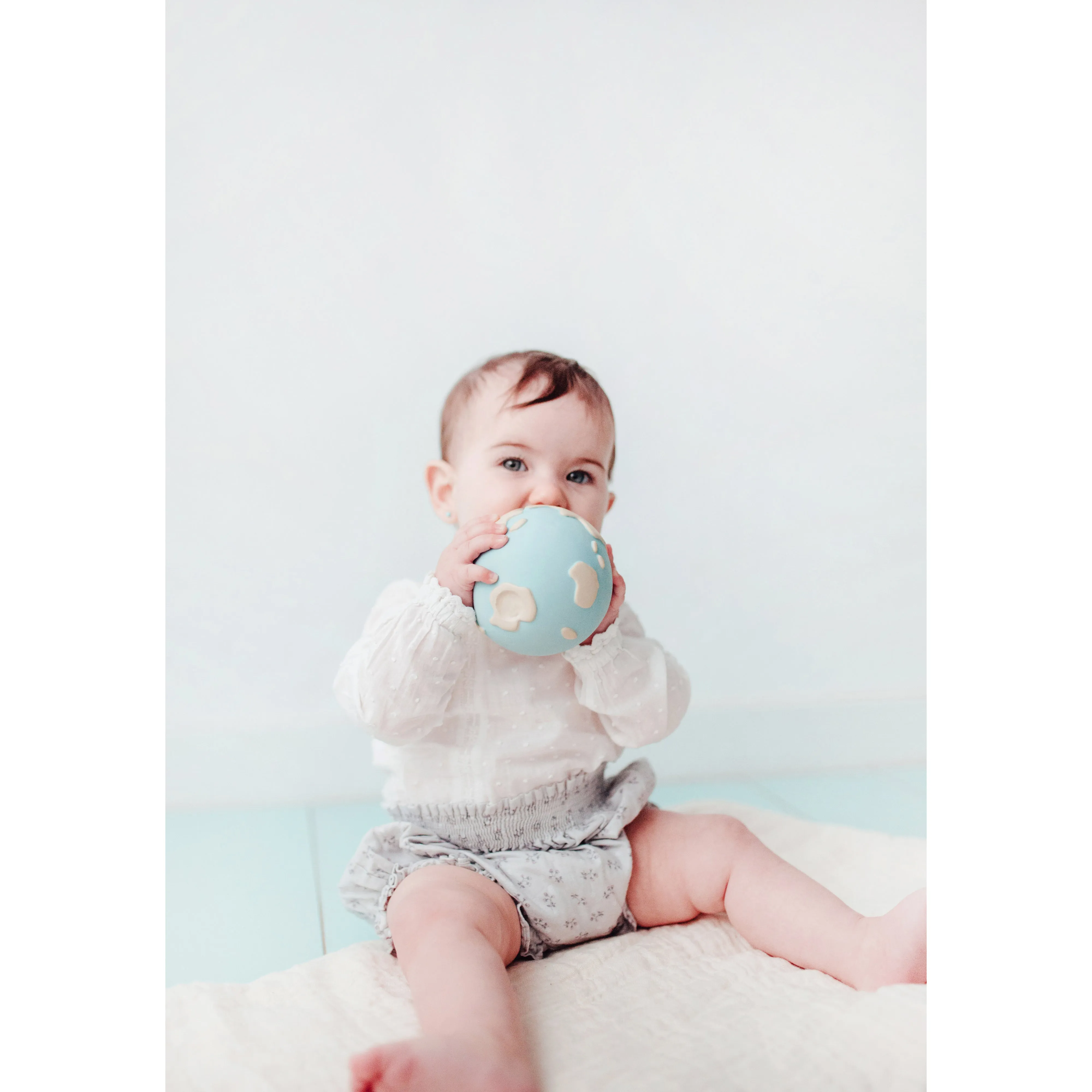 Oli & Carol Earthy The World Ball Teether