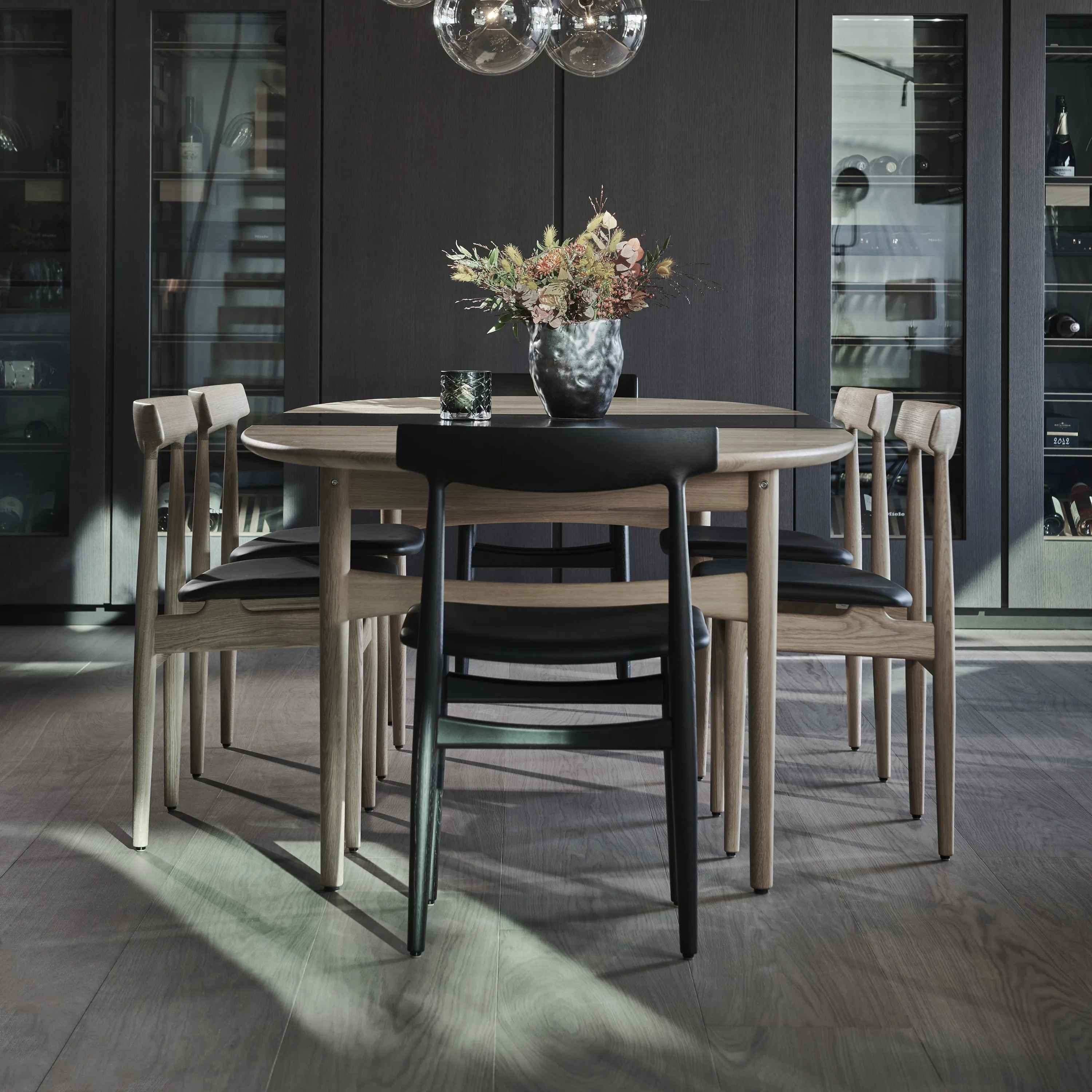 Oya Extendable Dining Table