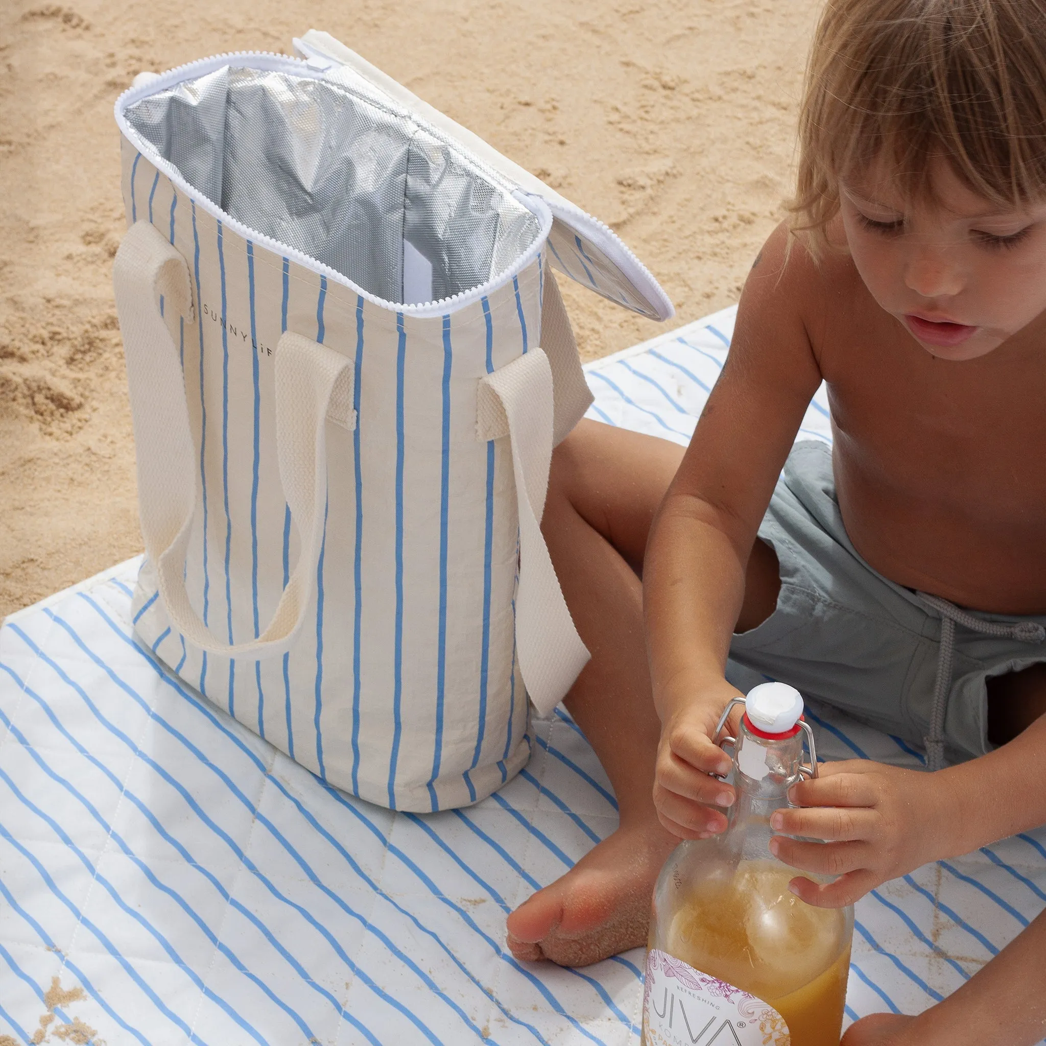 SUNNYLiFE Drinks Cooler Bag Le Weekend Mid Blue-Cream