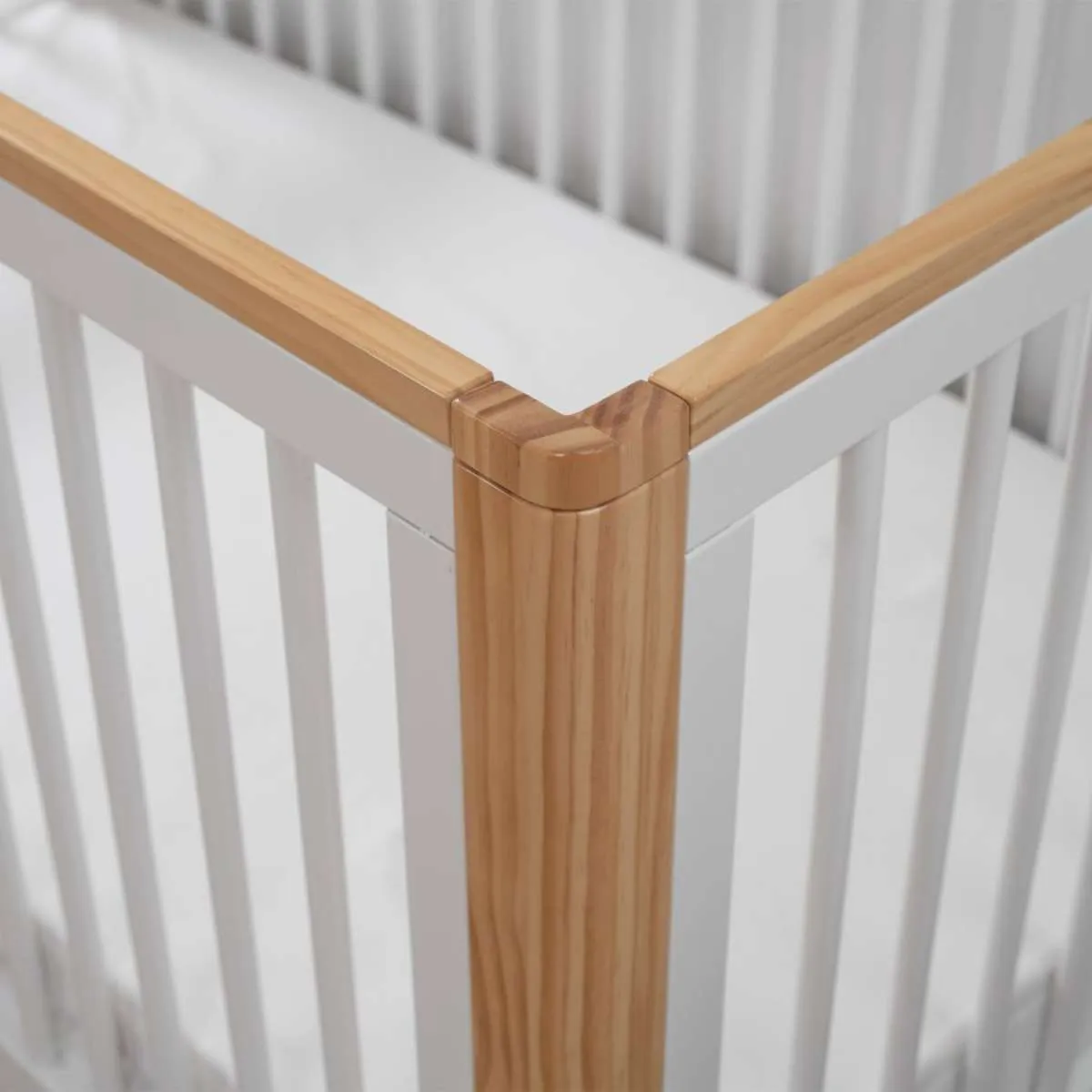 Tahoe Cot - White/Natural Mocka