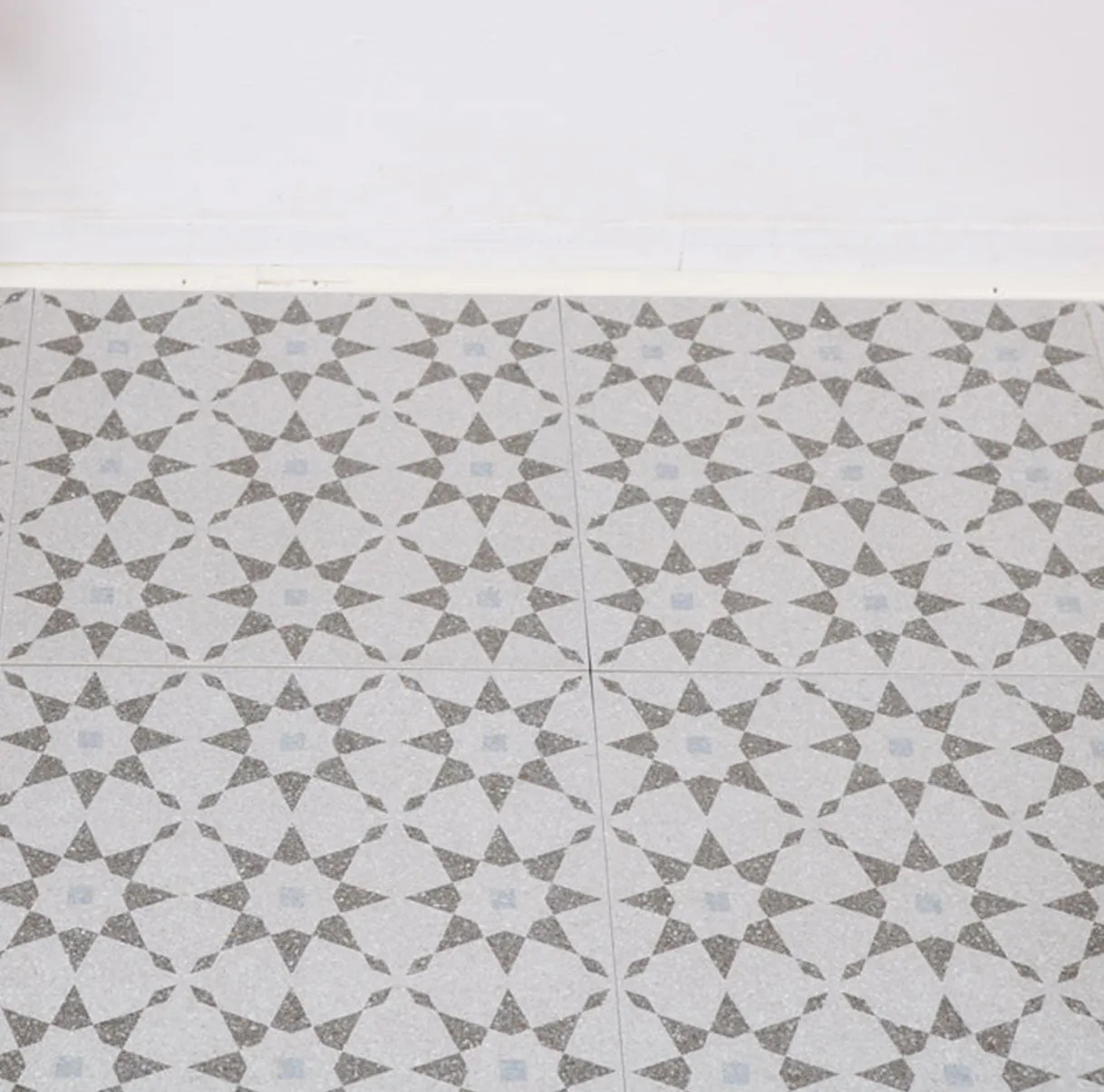 Vives Farnese Aventino-R Humo Patterned Porcelain Tile 29x29cm Matt